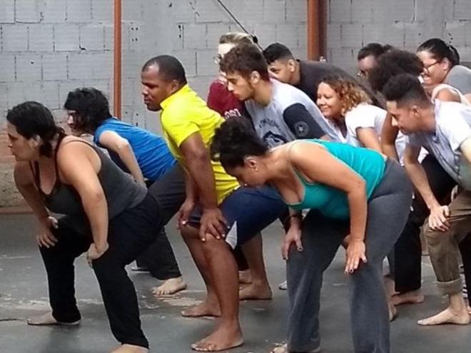 Vivência do teatro busca trabalhar, para além da arte do riso, a consciência em relação a temas contemporâneos