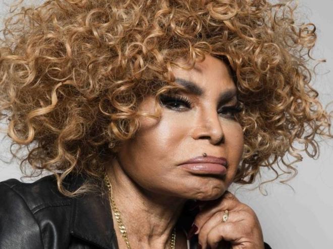 Artista, considerada a cantora do milênio pela BBC, faleceu em sua casa