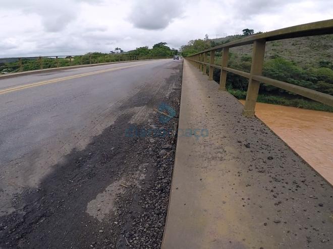 Os policiais conseguiram salvar a vida do homem, antes que ele pulasse da ponte sobre o rio Doce