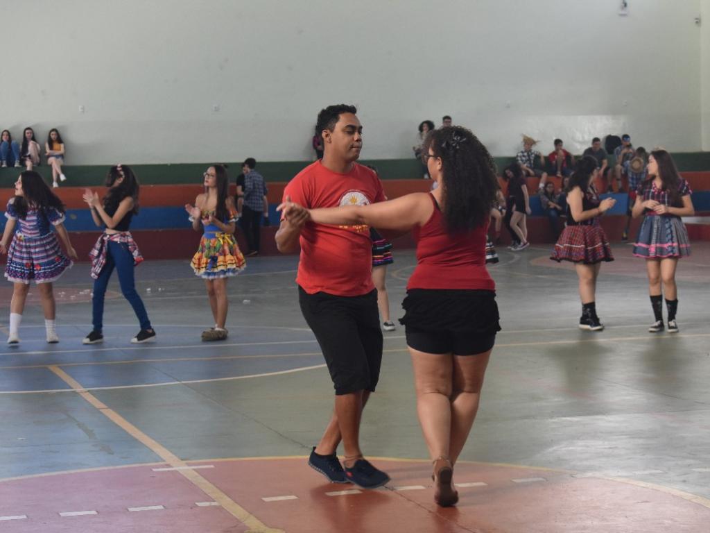 Dançando Forró é uma das atrações no primeiro dia do evento on-line