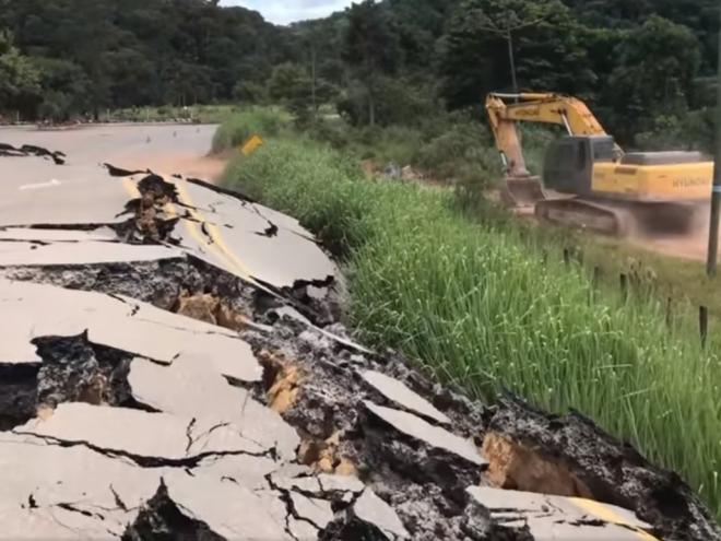 Os serviços de construção do desvio pavimentado na BR-381, em Nova Era, devem ser concluídos no próximo mês 