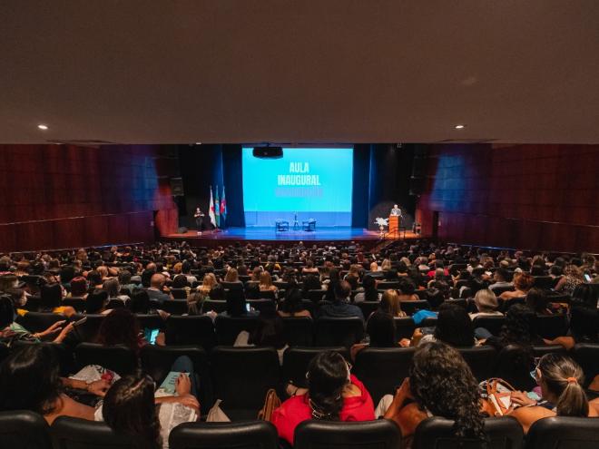 Evento reuniu cerca de 1.400 docentes nesta quarta-feira, pela manhã e à tarde, no Centro Cultural Usiminas