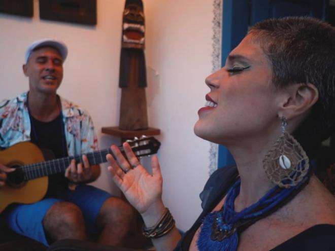 No domingo (20), os músicos Lis Brasil e Gustavo Maia apresentam repertório de sambas e afoxés da Bahia