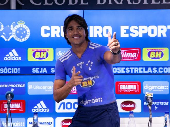 Em sua apresentação no clube, Moreno se pintou de azul