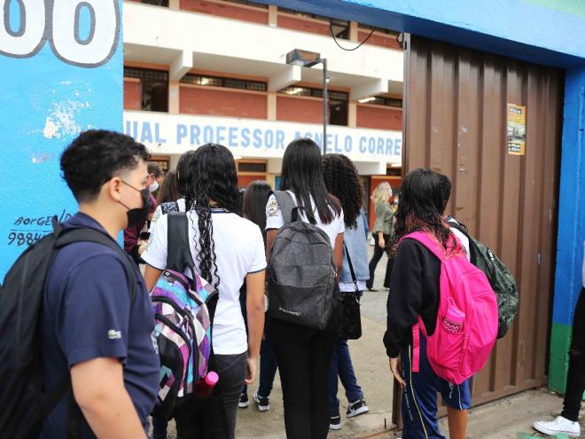 Os protocolos sanitários continuam sendo adotados em todas as escolas de Minas