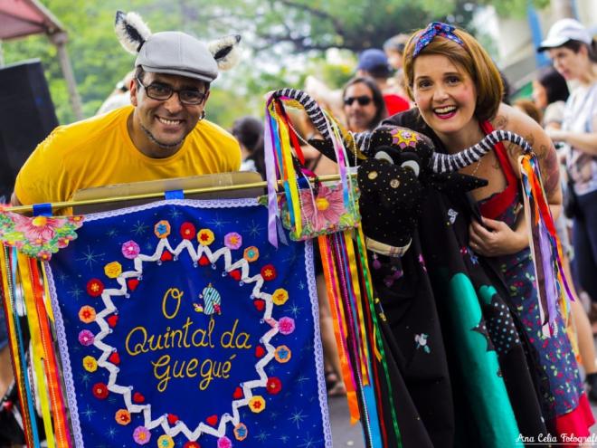 O grupo O Quintal da Guegué está de volta em ritmo de carnaval e brincadeiras