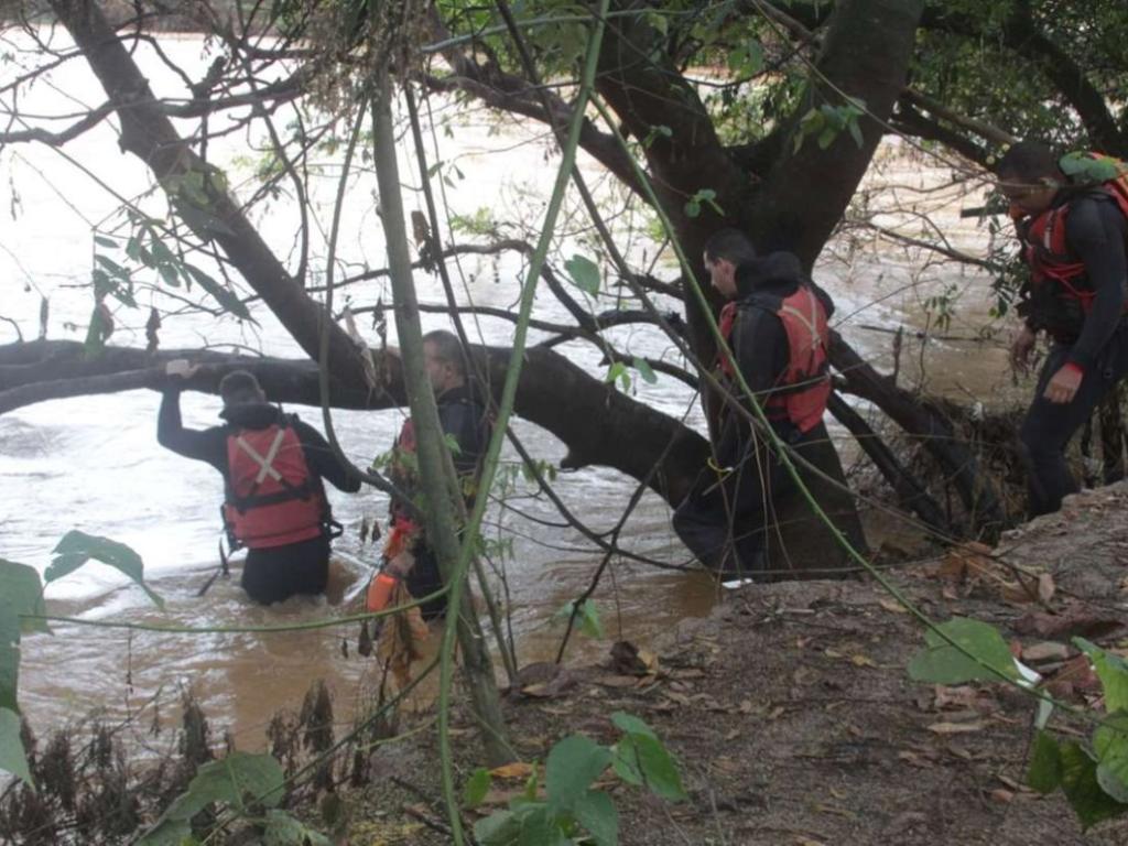 As buscas foram feitas desde a noite da ocorrência e mantidas nos três dias subsequentes, sem resultados