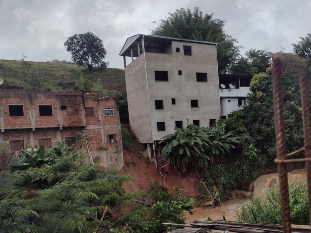 Representante da Defesa Civil afirma que obra era irregular, advogado contesta e afirma que tem documentos 