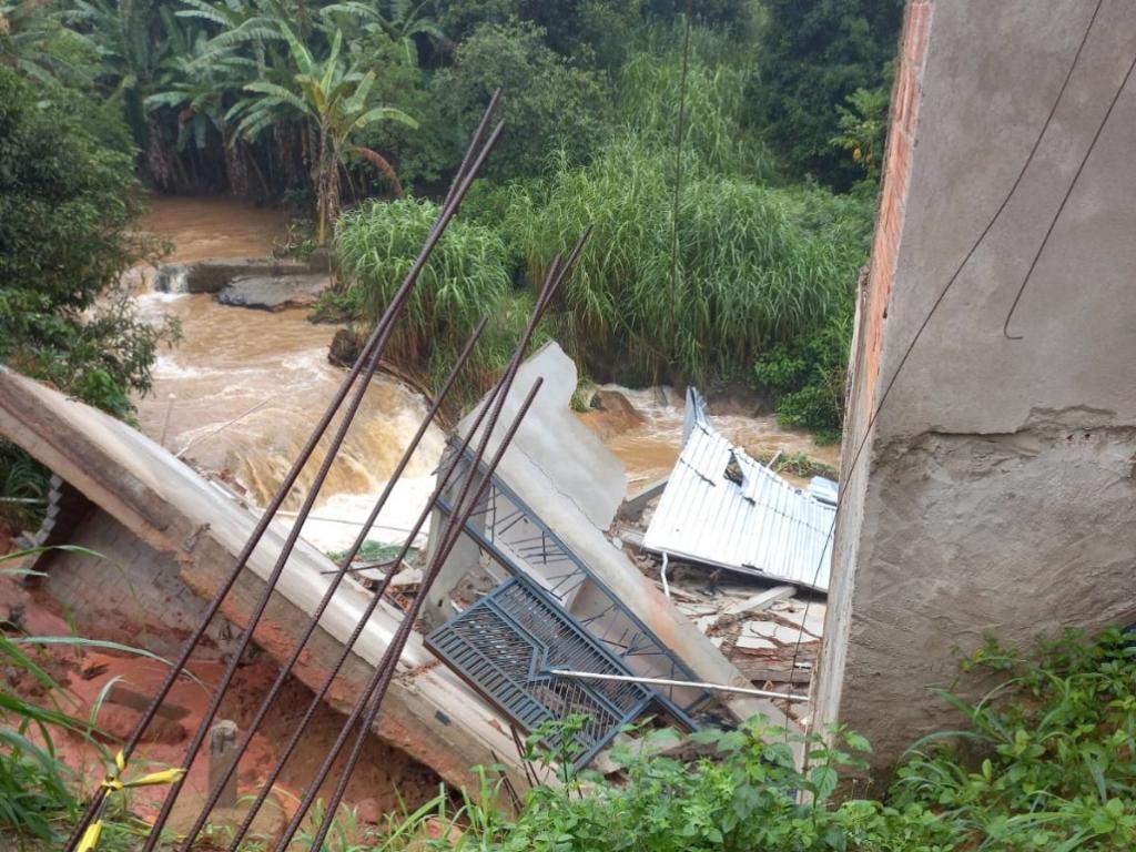 Prédio foi construído à margem do ribeirão Onça Grande