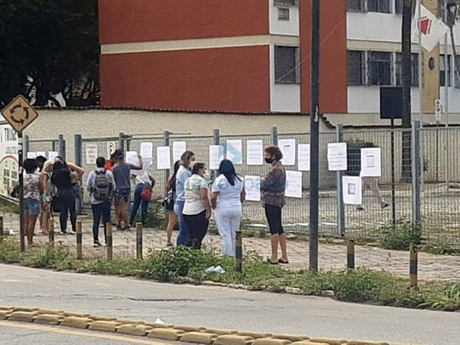O protesto foi realizado em frente ao fórum da Comarca de Timóteo no início da tarde desta segunda-feira