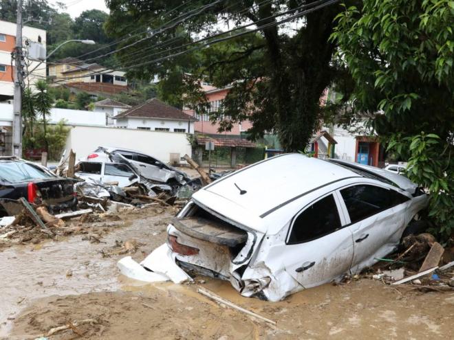 Cidade serrana do RJ teve estragos incalculáveis entre o fim da tarde e começo da noite de 15/2