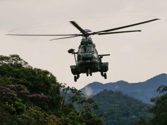 O presidente da República, Jair Bolsonaro, sobrevoou nesta sexta-feira (18) as áreas atingidas pelos temporais em Petrópolis