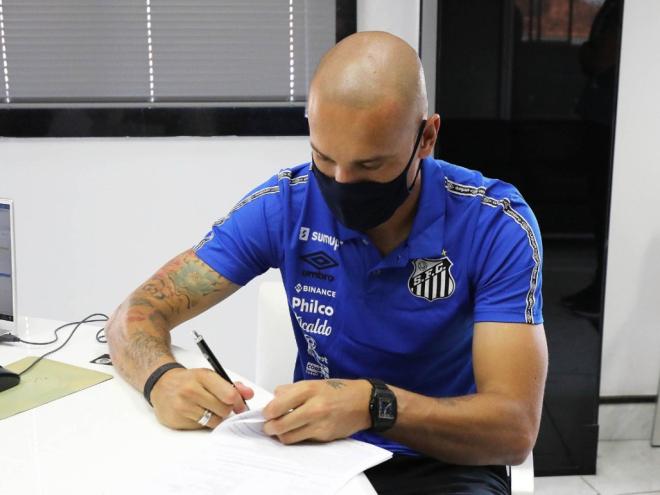 Defensor fechou contrato de dois anos com time paulista