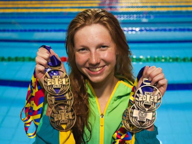 A nadadora Stephanie Balduccini conquistou sete ouros nos Jogos Pan-americanos Júnior Cali 2021 e oito ouros no Campeonato Sul-americano juvenil 