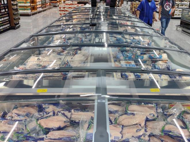 Supermercado reforçou os estoques para atender a demanda dos clientes 