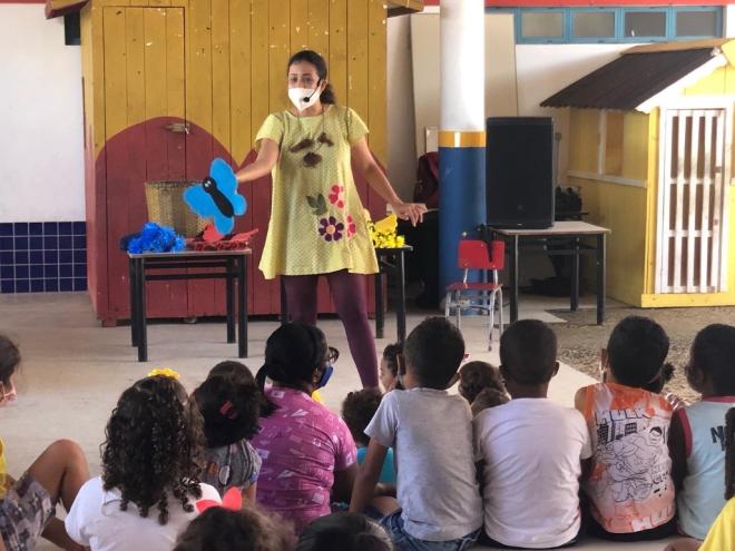 Contação de histórias para a criançada é uma das atrações da programação cultural