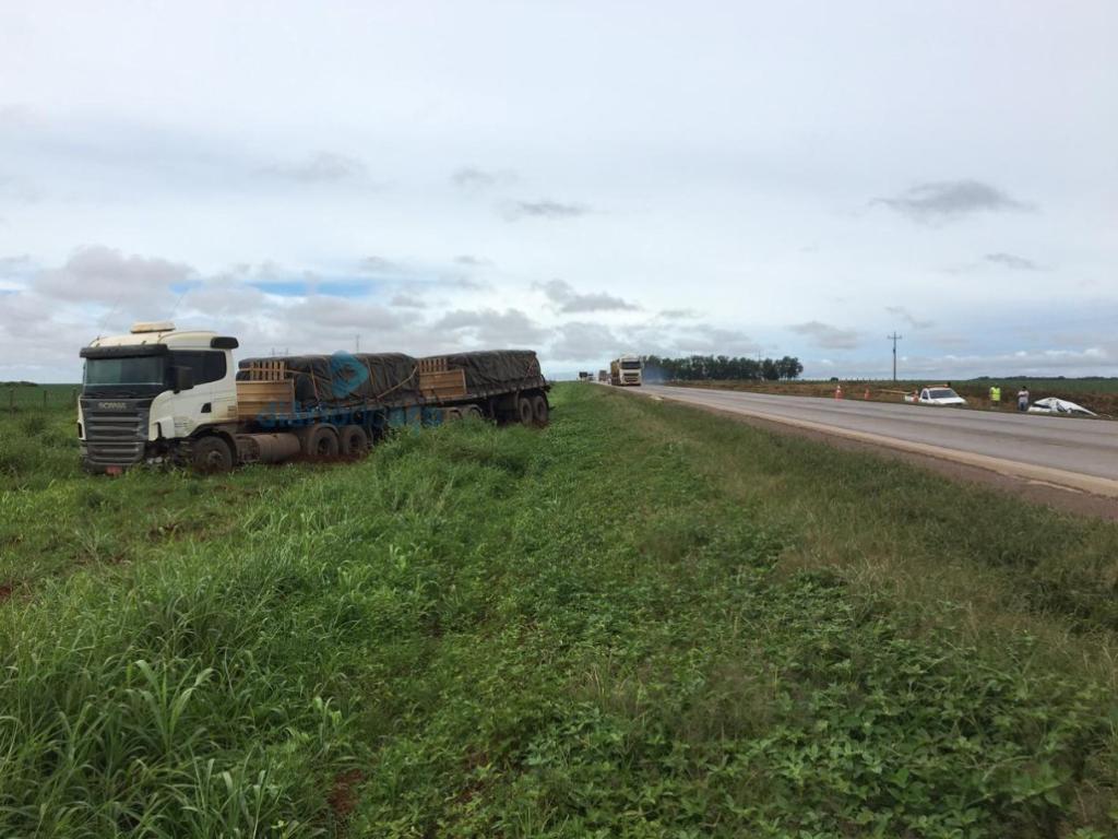 Caminhoneiro não se feriu no acidente