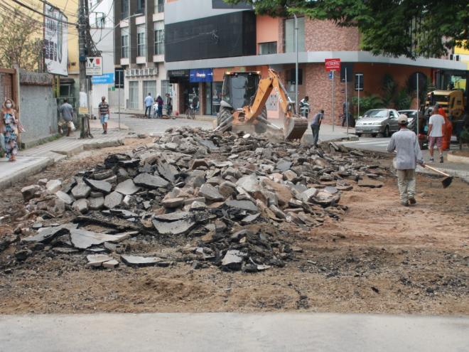 Os serviços na rua Duque de Caxias começaram nesta sexta-feira e devem ser concluídos até o próximo fim de semana