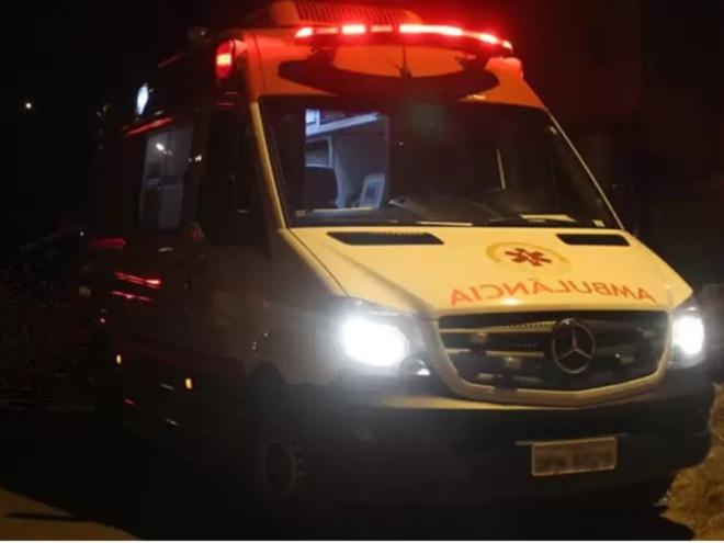 Uma equipe do SAMU prestou os primeiros atendimentos ao ferido e o conduziu em seguida para o Hospital Márcio Cunha