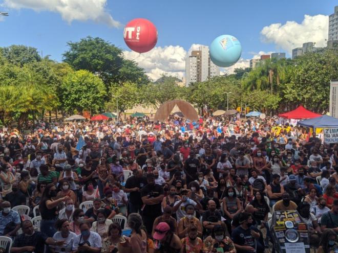 Moilização reuniu trabalhadores da educação em frente a Assembleia Legislativa de Minas Gerais 