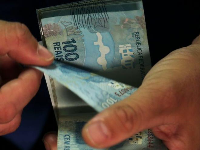 Servidores públicos com inscrição de final 7 também recebem hoje