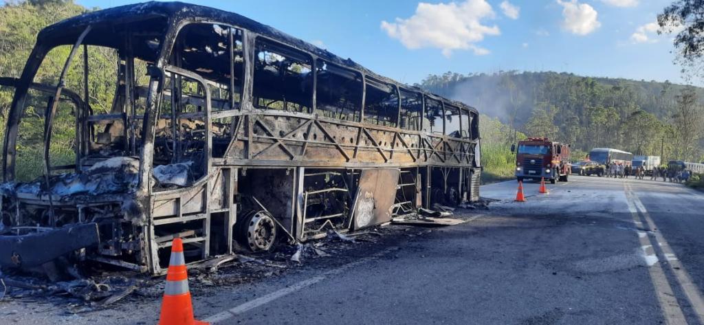 Coletivo tinha saído de Ouro Branco e trafegava sentido a Aracruz (ES)