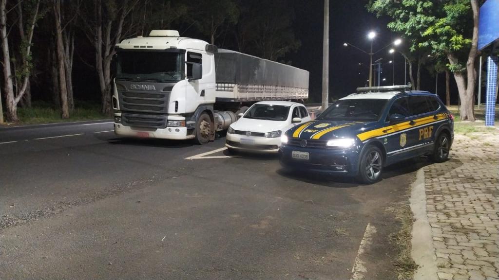 Proprietário viu o caminhão sendo dirigido por pessoa estranha e acionou a PRF 