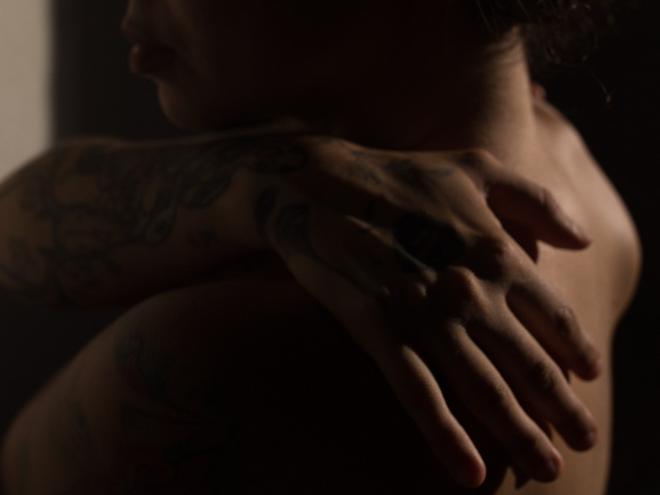 Em reproduções de suas imagens, a fotógrafa Dani Dornelas retrata seres ativos de suas próprias narrativas femininas