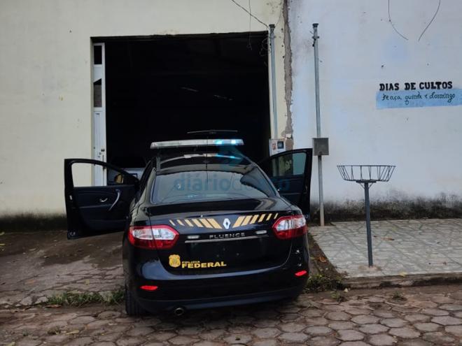 Os policiais federais cumpriram ordens judiciais em Sardoá e em Guanhães