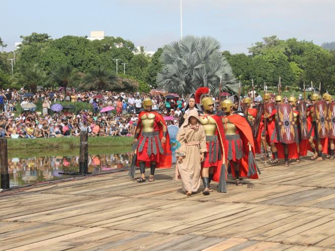 Antes da pandemia da covid-19, a peça era realizada no Parque Ipanema e reunia milhares de pessoas 
