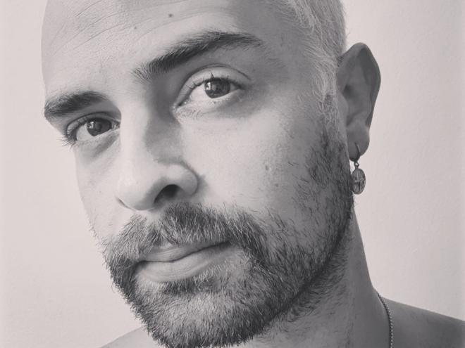 O músico Lucas Alvarenga apresenta show autoral no espaço cultural de Ipatinga