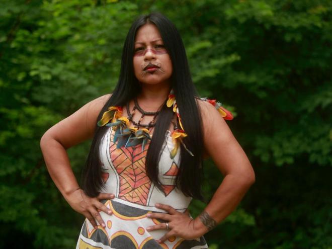 A cantora indígena Djuena Tikuna é uma das atrações do festival on-line