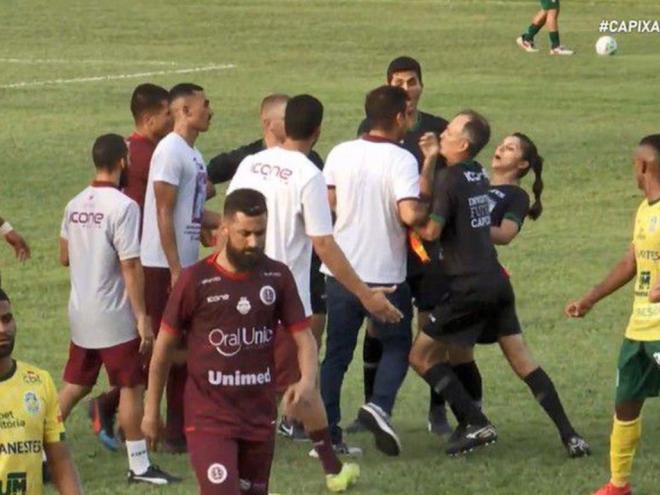 Rafael Soriano agrediu Macielly Netto, assistente da partida Desportiva Ferroviária x Nova Venécia