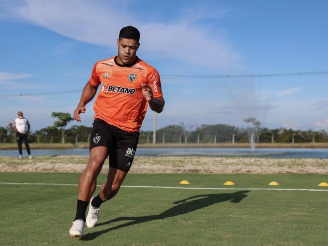 Atacante vai aos Estados Unidos acompanhar o nascimento da filha