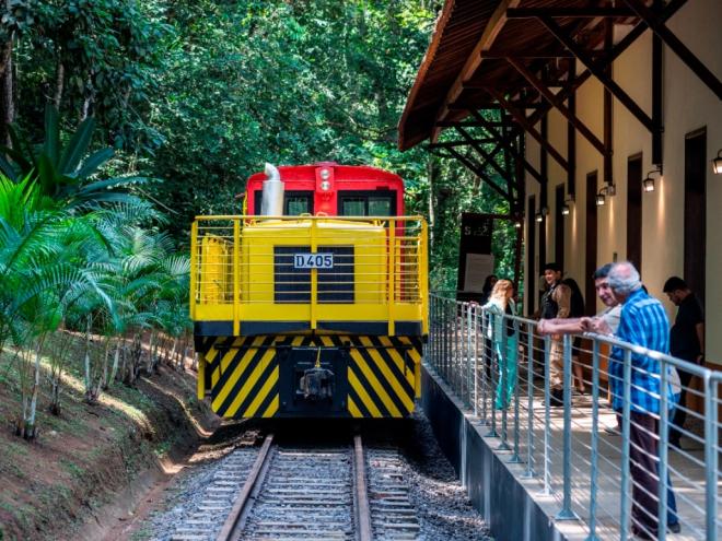 A locomotiva instalada pela Usiminas passou a ser mais uma tração do bem tombado pelo patrimônio histórico de Ipatinga