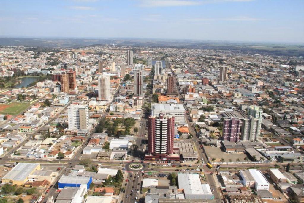 Guarapuava fica na região central do Estado do Paraná, a 300 quilômetros da capital, Curitiba e tem população estimada em 183 mil habitantes