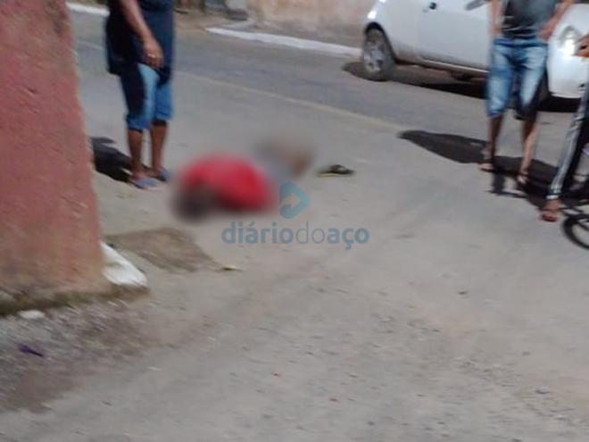 A vítima foi encontrada caída na rua, depois de ser baleada, e encaminhada ao Hospital Vital Brazil