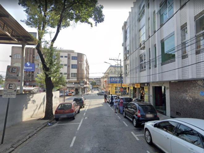 Criminosos conseguiram arrombar fechadura da porta do prédio comercial, ao lado do Terminal Rodoviário, invadiram escritórios e furtaram diversos bens 