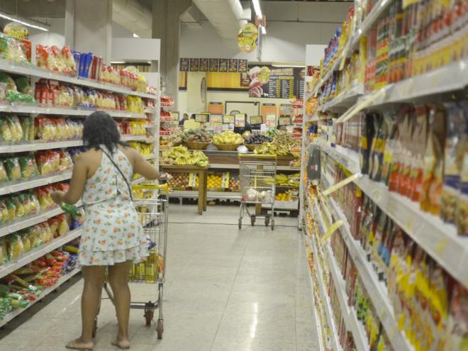 Na segunda-feira, os supermercados e demais lojas do gênero alimentício retomam o funcionamento normalmente  