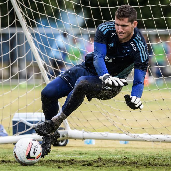 Goleiro Rafael Cabral é o titular absoluto da Raposa