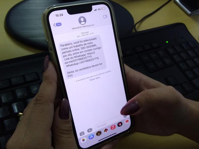 Os golpes são aplicados via mensagens por WhastApp ou SMS, quem clicar nesse tipo de link pode ter telefone clonado e contas bancárias invadidas  