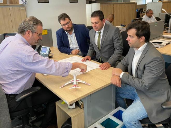 Prefeito de Santana do Paraíso e representantes da ARMVA se reuniram com diretor de Transporte Aeroviário para tratar de melhorias no aeroporto