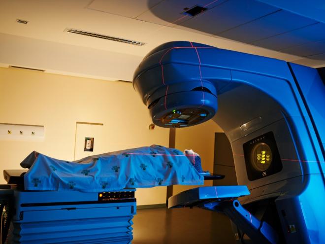 Acelerador linear, instalado na Unidade de Oncologia do HMC, é o único da região a oferecer radioterapia de intensidade modulada pelo SUS