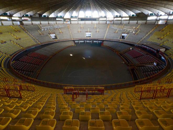 Situado ao lado do Estádio Governador Magalhães Pinto, o Mineirão, é um dos maiores ginásios poliesportivos do mundo