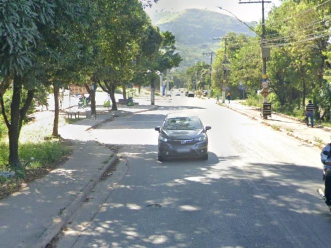 O roubo foi praticado no fim da tarde neste trecho da avenida Alexandre Torquetti, no Alegre, em Timóteo