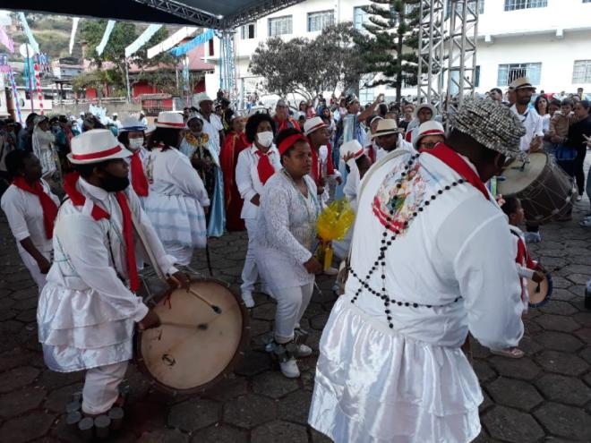 Os integrantes dos grupos tradicionais de Timóteo participaram da festa e celebrações em São Domingos das Dores
