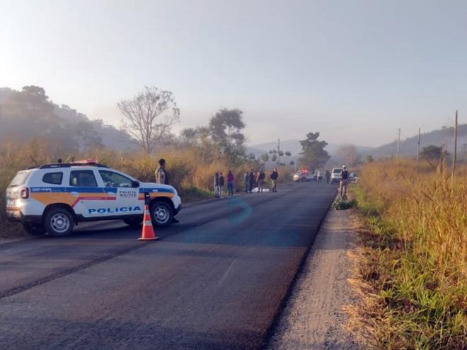 Policiais militares isolaram o local do acidente para o trabalho da perícia da Polícia Civil