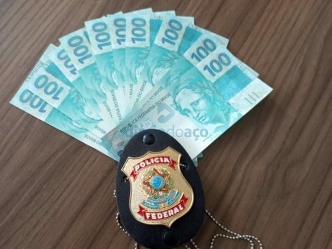 As cédulas apreendidas, todas possuem a mesma numeração, conforme os agentes da PF