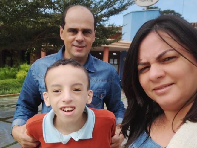 Os pais de Guilherme estão muito gratos pela ajuda que tiveram para arrecadar o valor necessário da cirurgia do filho