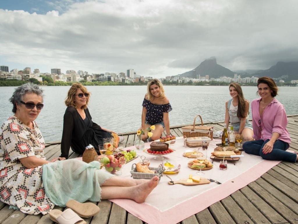 Mulheres fortes da trama: Zezé (Analu Prestes), Stella (Renata Sorrah), Cléo (Vanessa Giácomo), Dora (Débora Ozório) e Lívia (Giovanna Antonelli)